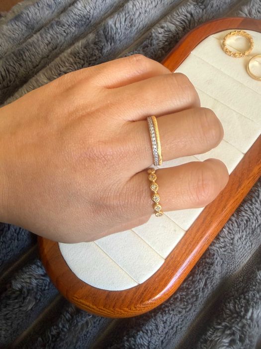 Anel Empilhável Escovado com Zircônias – Par de Anéis para Casal ring