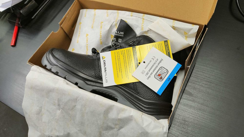 Buty robocze Delta Plus JUMPER3 S1 SRC – rozmiar 42, metalowy podnosek