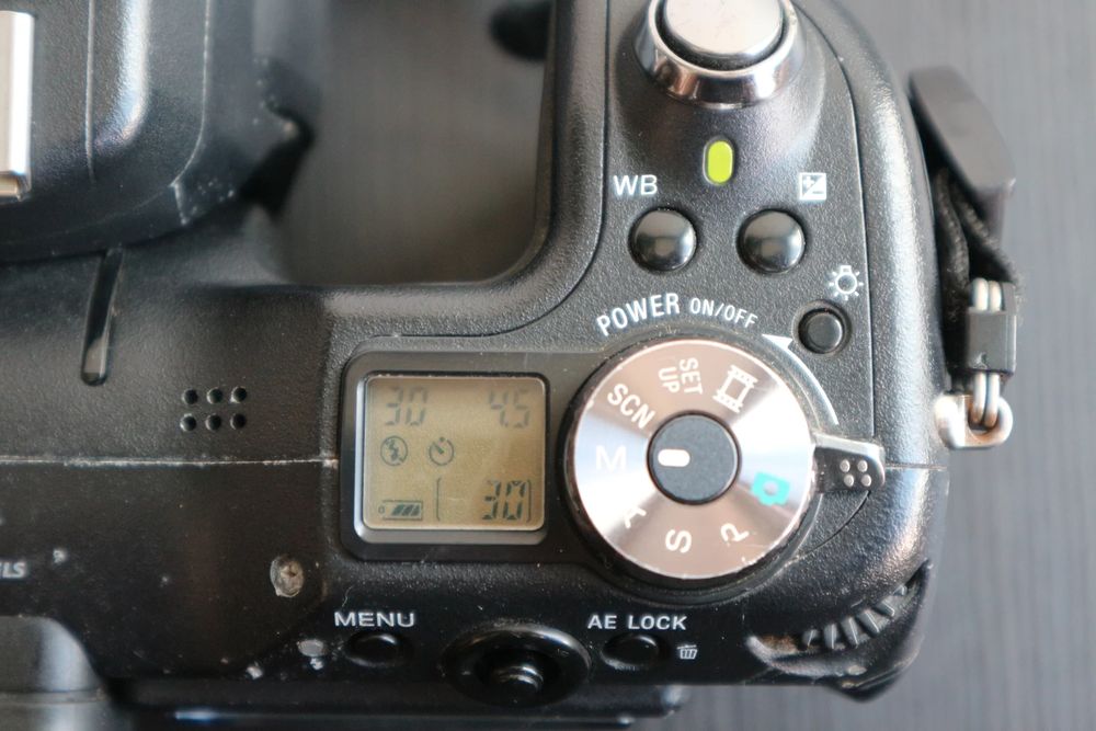 Sony Cyber-shot DSC F828 com Tampa da Lente e Alça