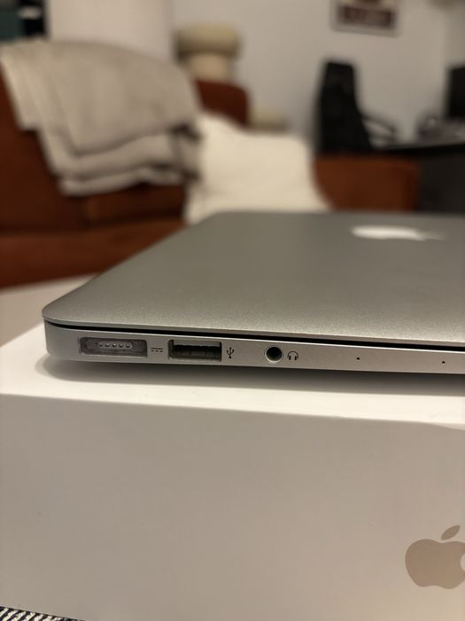 MacBook Air 13” 2017 | Intel i5 | 8 GB RAM | SSD | Stan bardzo dobry