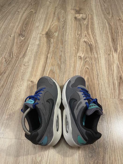 Nike Air Max  —-
