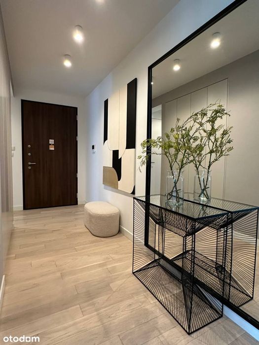 Czteropokojowy apartament w Mennica Residence