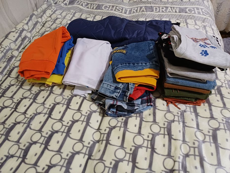 Вещи для мальчика 116-122. Курточки,штаны,джинсы, кофты