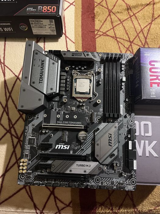 MSI Z390 Tomahawk + Intel Core i7-8700K