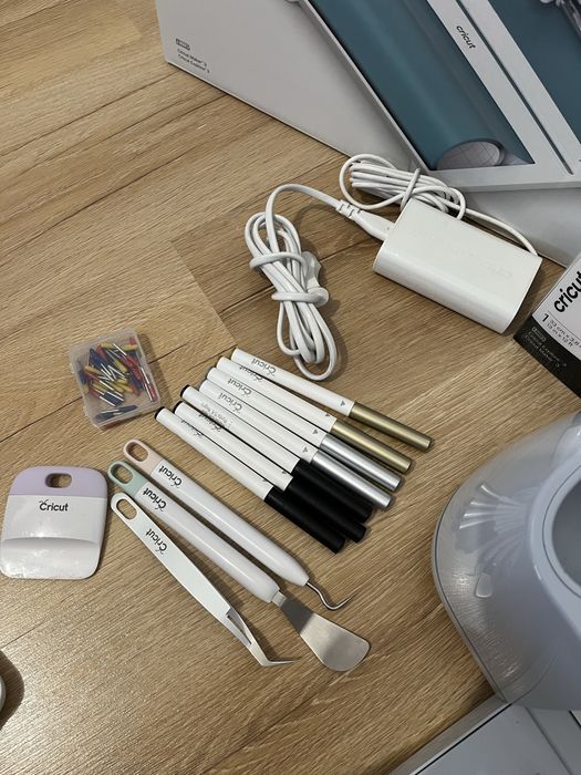 Cricut maker 3 + dodatki. Stab bardzo dobry