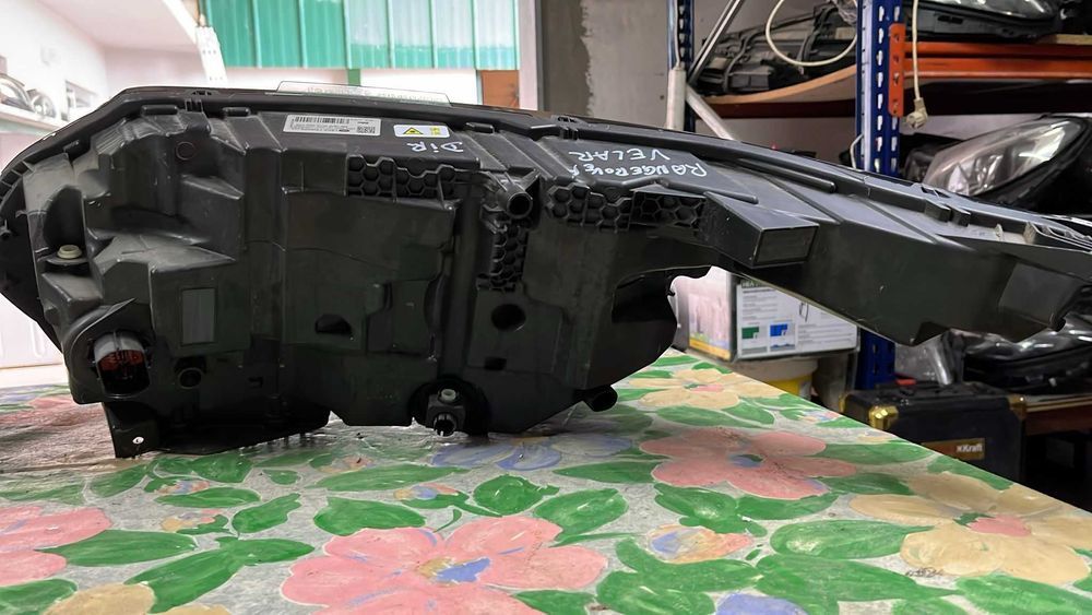 Par Farois LAND ROVER Range Rover Velar (L560)