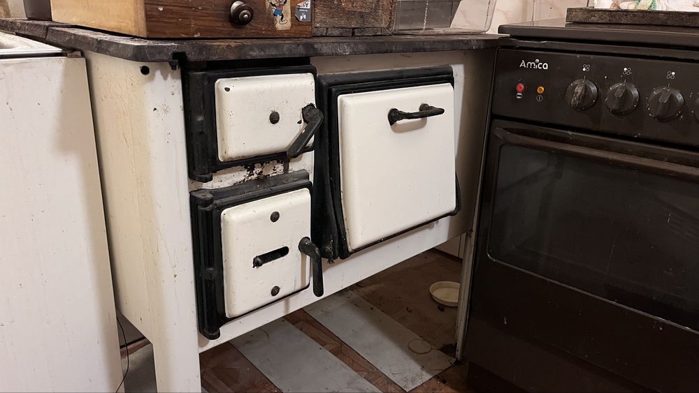 Piec węglowy, sprawny.