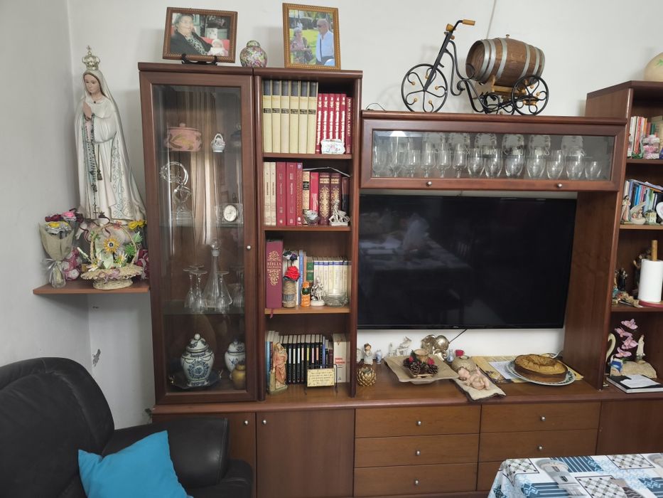 Alugo quarto mobilado com tv e internet