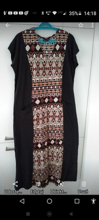 Sukienka maxi z egzotycznym wzorem.