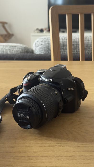 Vendo ou troco camera Nikon D3200 + lente 18-55mm