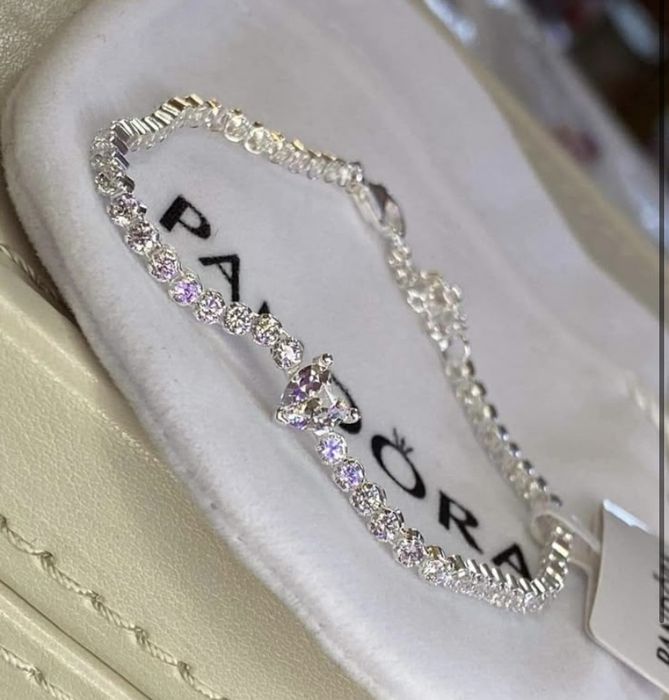 Браслети із сердечком