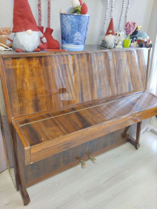 Продам піаніно..