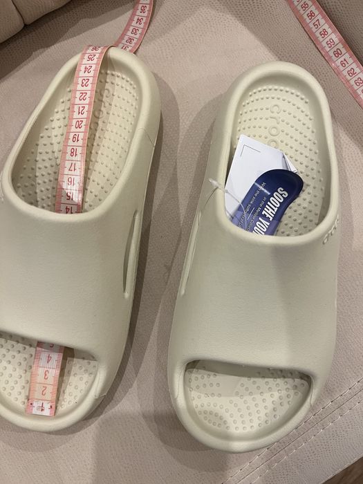Нові шльопанці Crocs