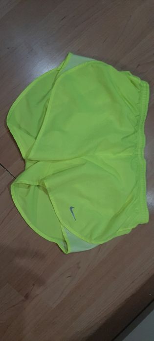 Spodenki nike neon