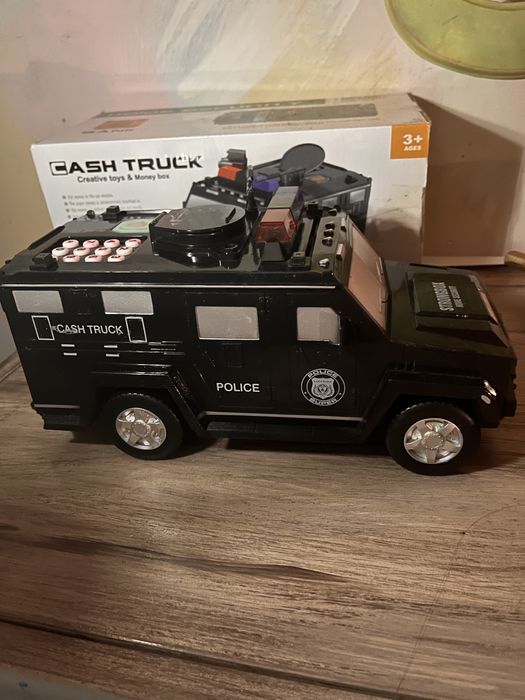 Банк- машина чорна