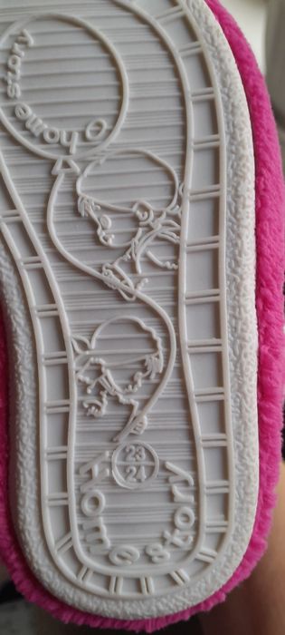 Для девочки тапули.