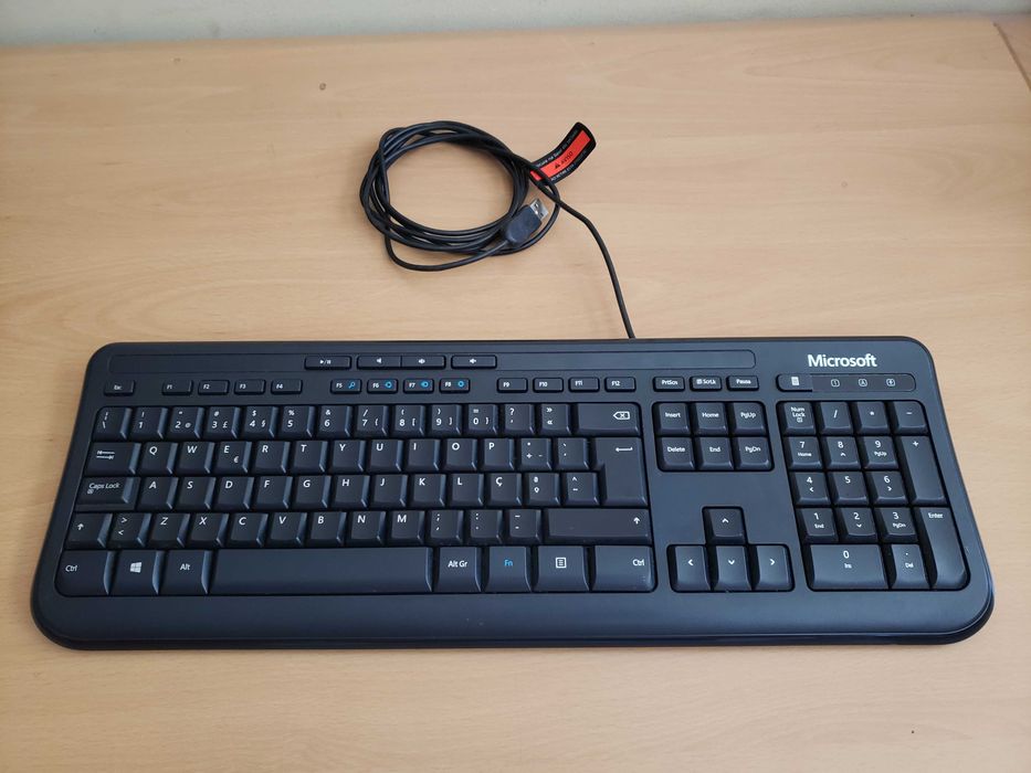 Monitor LG, Teclado Microsoft, Mouse Mitsai