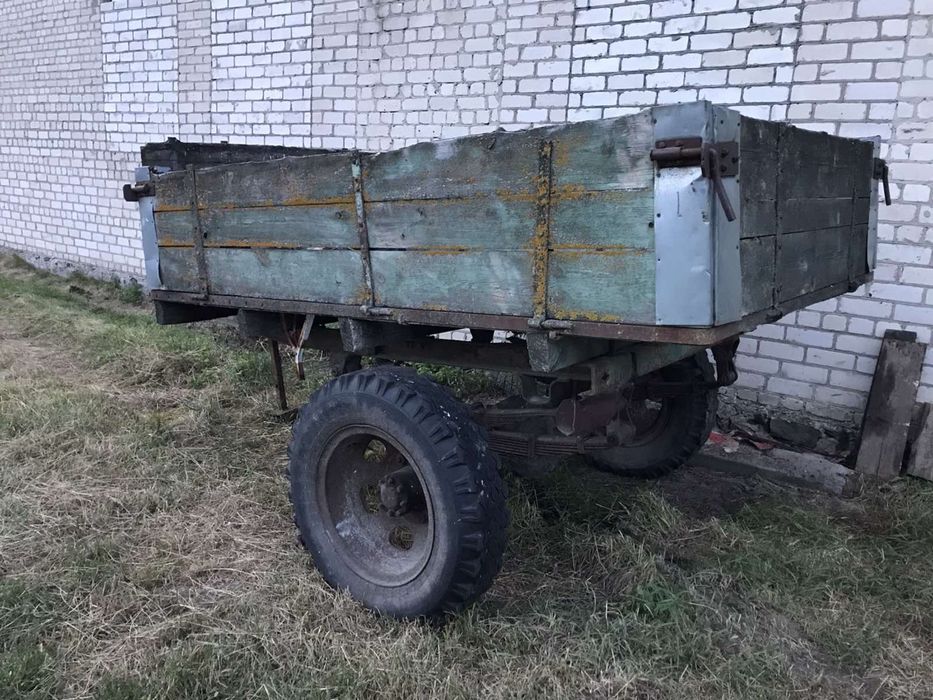 Прицеп тракторний одно- очний.