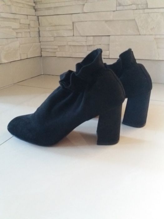 Piękne czarne botki rozmiar 39