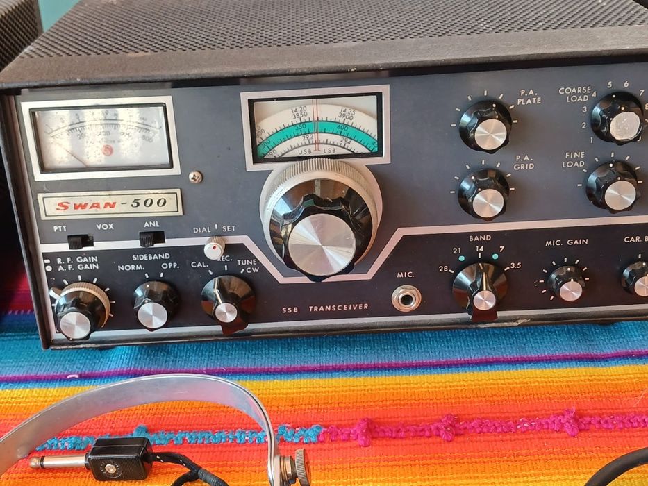 SWAN 500 ssb Transceiver com tubos e antenas Hustler