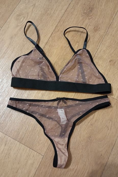 Женское белье комплект ( бюсгалтер и трусики ).