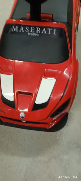 Jeździk, autko piękne czerwone masserati