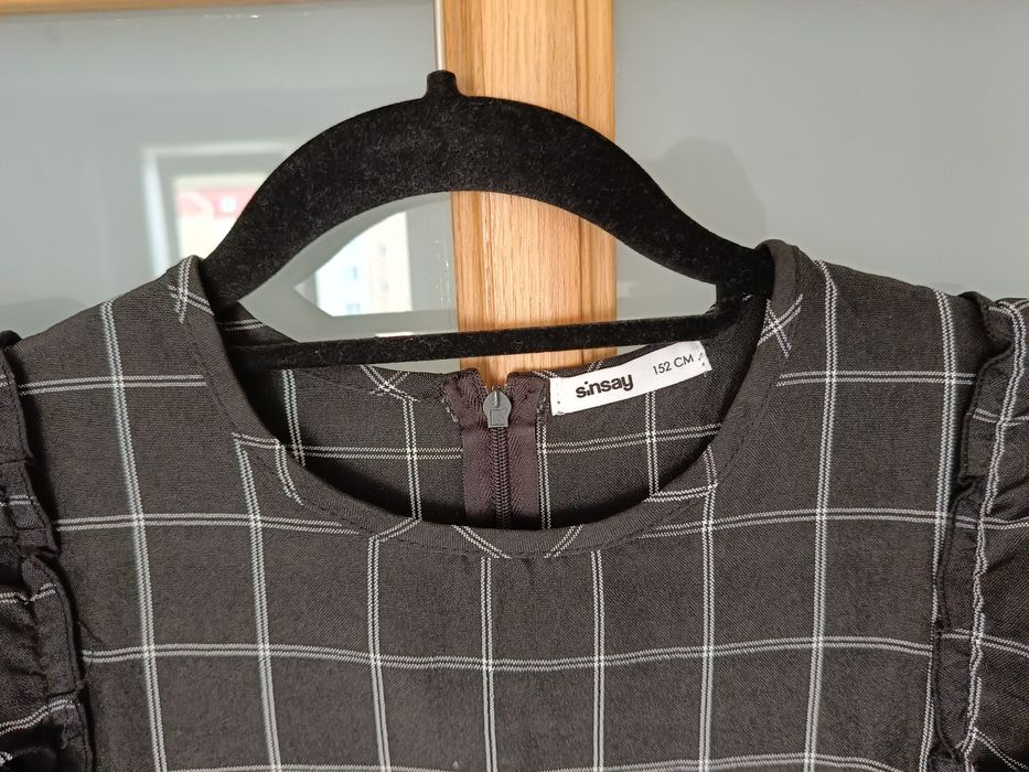 Nowa sukienka w kratkę 152