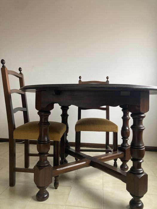 Mesa Rustica redonda em castanjo escuro tipo Mogno