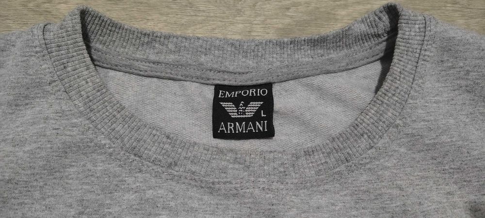 Szara bluza marki EA7 Emporio Arman rozmiar L.