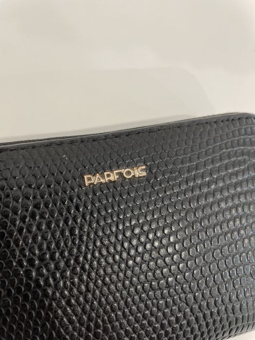 Carteira Preta com relevo