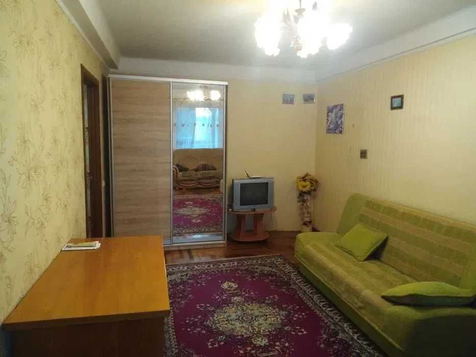 Продаж 2-кімнатної квартири. Район Малого ринку.