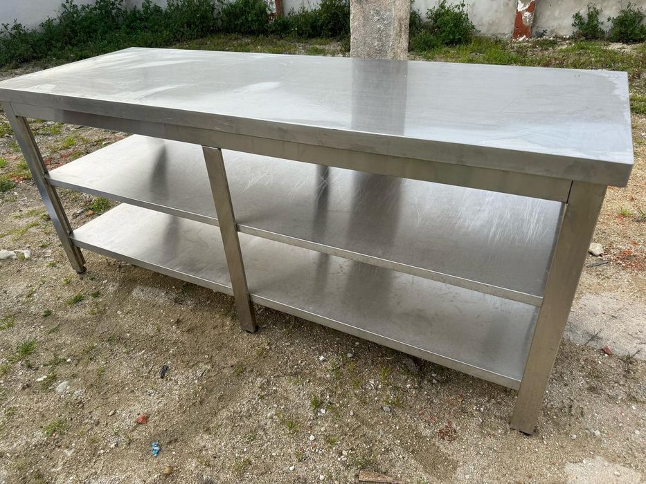 Bancada de apoio em inox para restauração