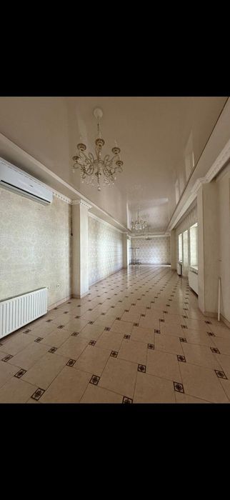 Здається круте велике приміщення в центрі