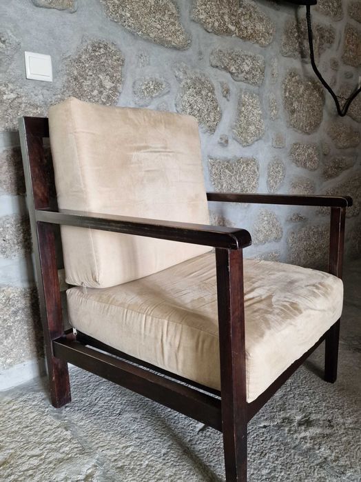 2 cadeirões de madeira maciça