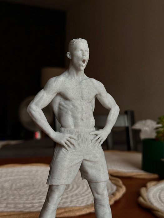 Estatua inspirada em Cristiano Ronaldo CR7- filamento estilo marmore