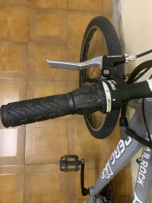 Berg Trailrock Cinza
