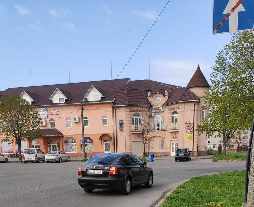 Продається , будівля в центрі міста  2 та 3 поверх