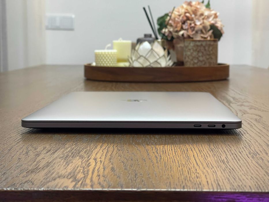 MacBook Pro 15" 2018 - i7 6-core 2.2GHz, 16Gb RAM, SSD 256Gb