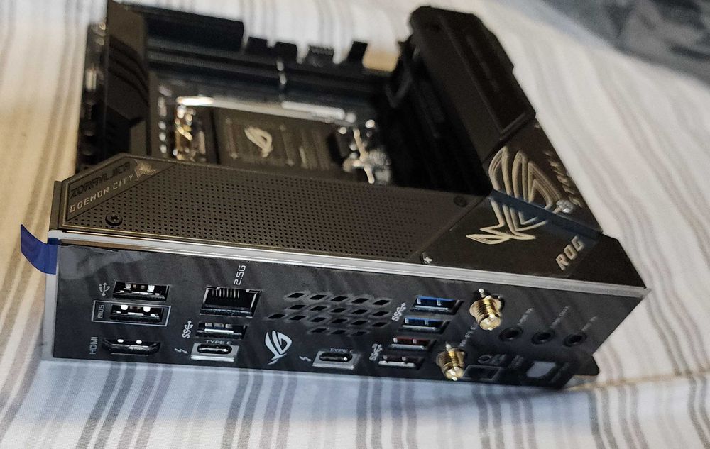 Asus ROG STRIX Z690i ITX  Wi-Fi материнська плата для міні ПК Intel LGA1700(12x00, 13x00, 14x00). DDR5. PCEex 5.0