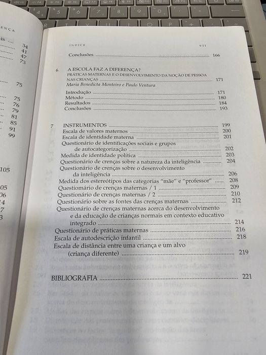 Livro sobre adultos e crianças