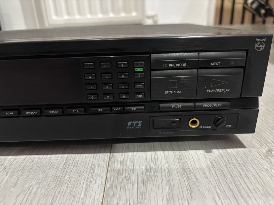 Odtwarzacz CD Philips CD824
