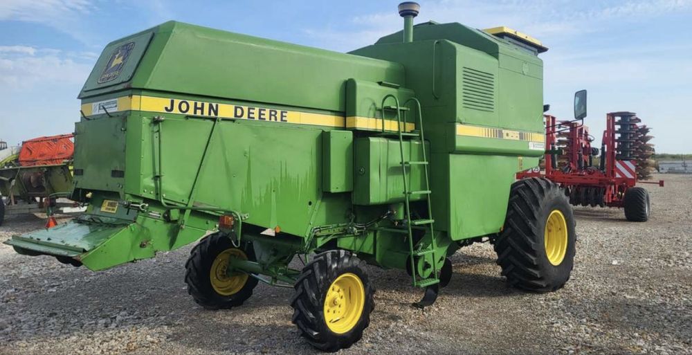 Зерно збиральний комбайн JOHN DEERE 1055 свіжо привезений