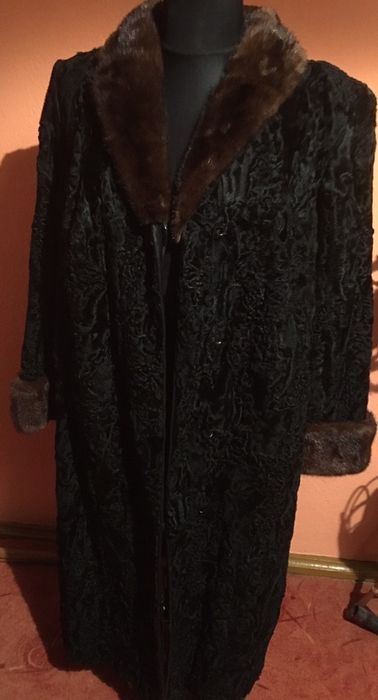 Futro z karakuł obszyte futrem z norek