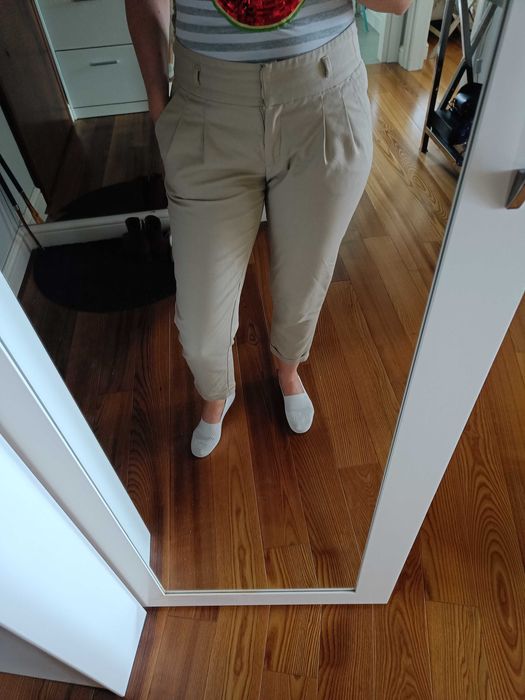 Beżowe chinosy Reserved