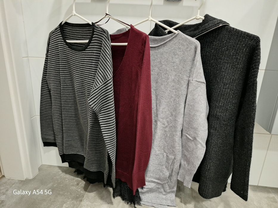 Zestaw swetrów w rozmiarze M