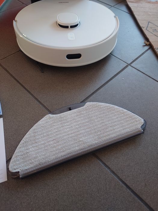 Robot odkurzająco-mopujący Inteligentny AIRROBO do 60 dni ze stacją