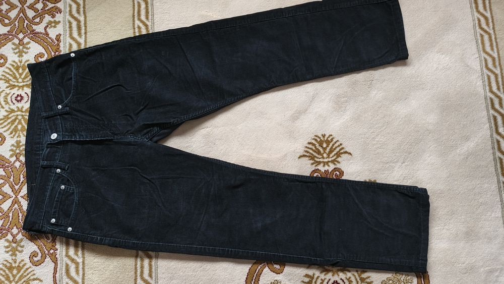 Spodnie męskie sztruksowe firmy Levi's rozm.33-32 - 35 zł