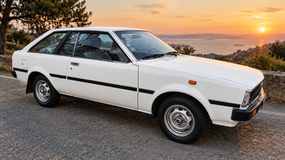 TOYOTA COROLA LIFTBACK DX COUPÉ 1.3 (KE70) Carro clássico 1981