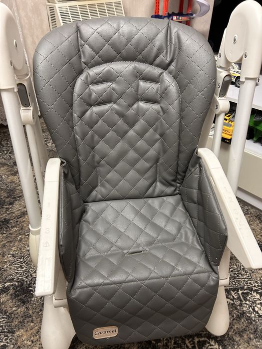 Стілець для годування Carrello Caramel