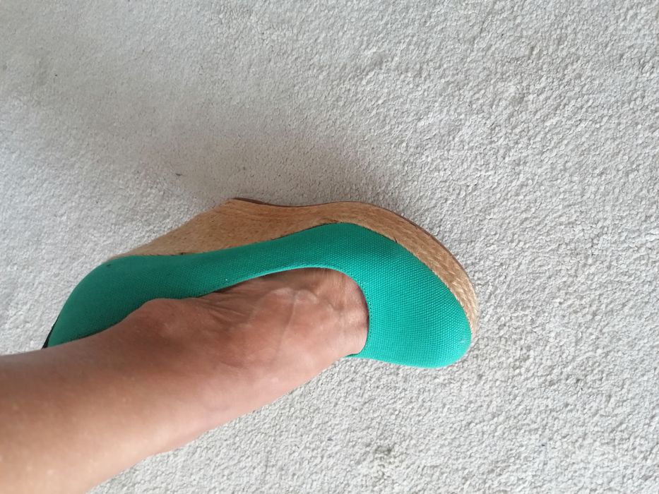 Sapatos de cunha marca Aldo